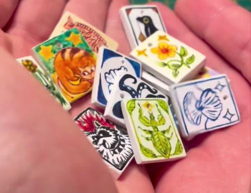 Actividad creativa: dise&ntilde;o de azulejos, collares y llaveros
